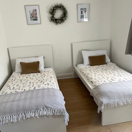 2 Bedroom House In Belfast With Garden Exterior foto