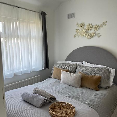 2 Bedroom House In Belfast With Garden Exterior foto