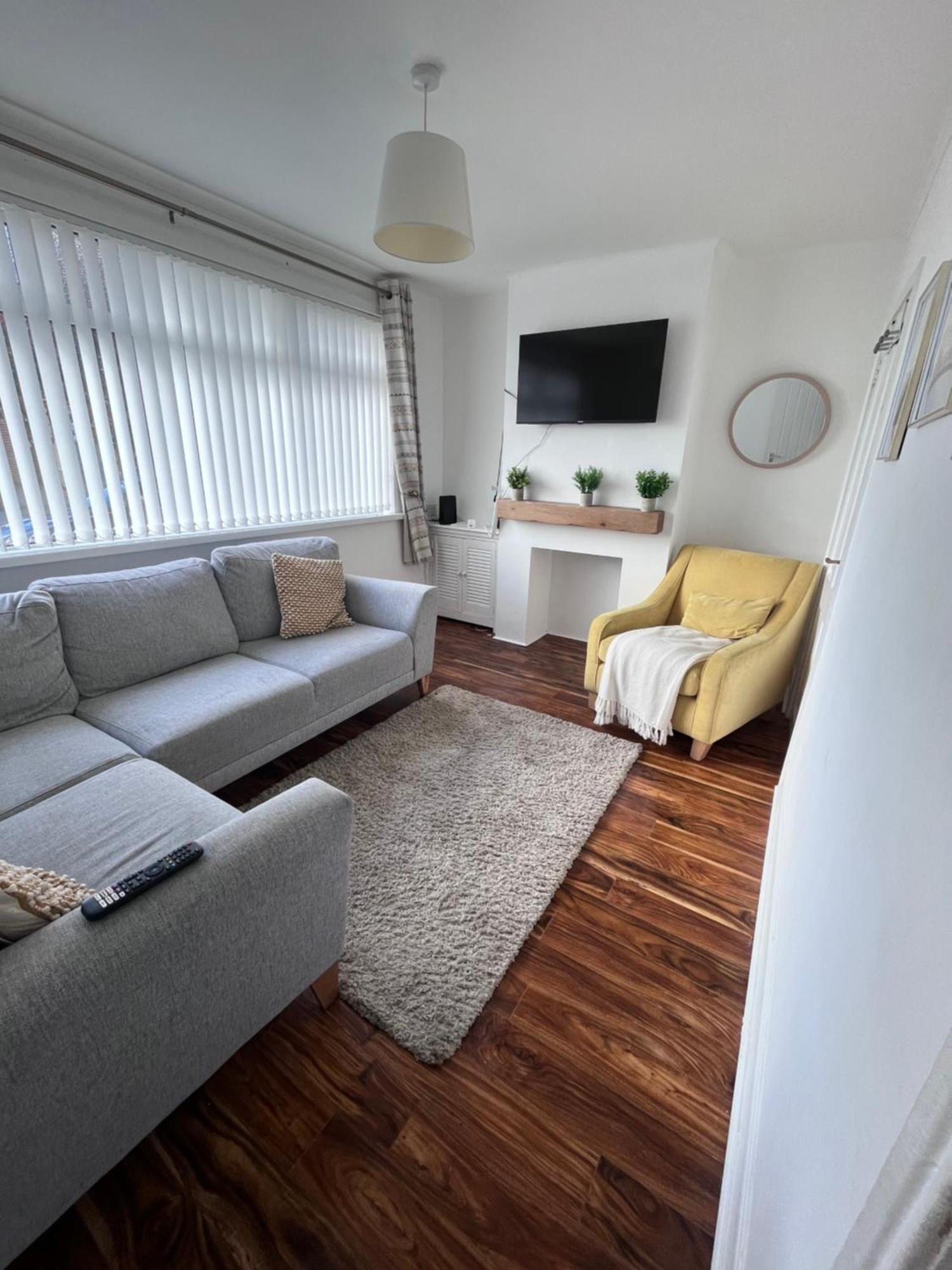 2 Bedroom House In Belfast With Garden Exterior foto