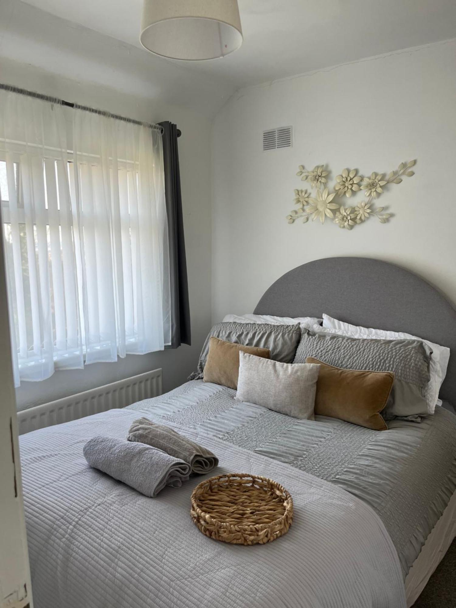 2 Bedroom House In Belfast With Garden Exterior foto
